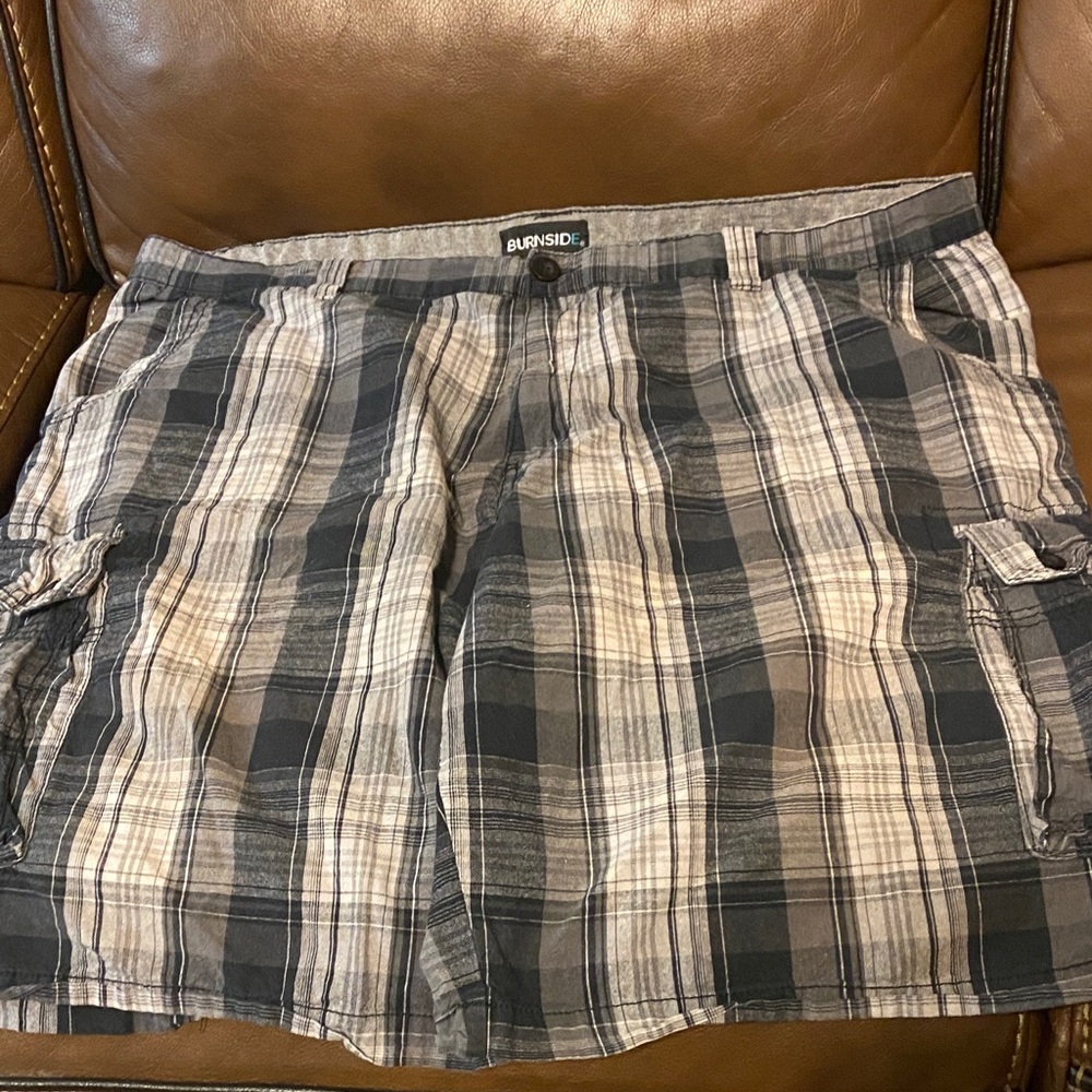 Burnside Men's Cargo Shorts in Black and Gray Plaid